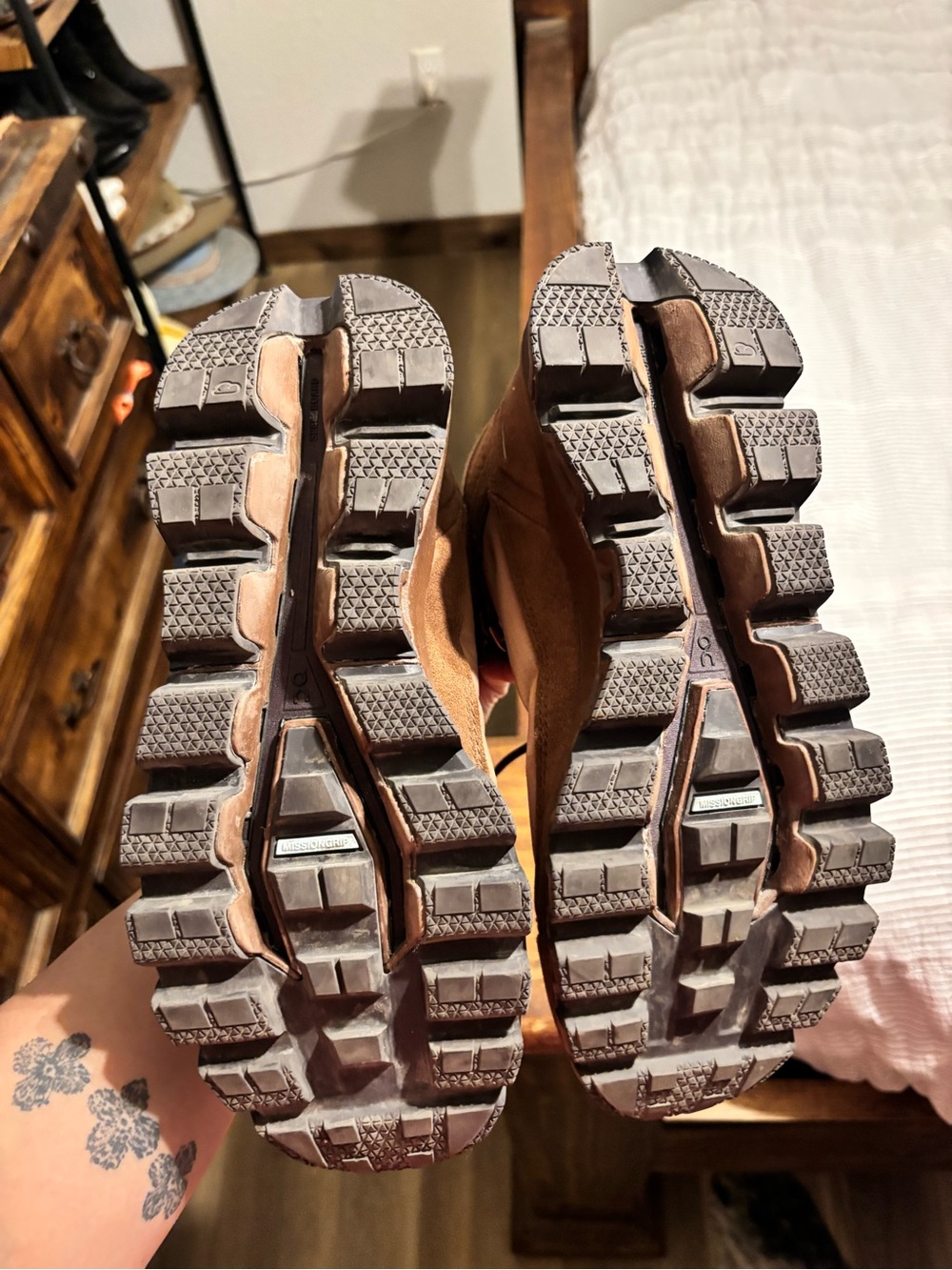 OnCloud Hiking Boots - Picture 3 of 5